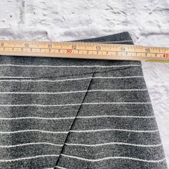NOT FOR SALE            Loft Skirt Womans 4 Grey White Stripe Asymmetrical Faux - Picture 3 of 7